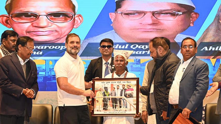 लालू यादव से मुलाकात, बीपीएससी परीक्षार्थियों से मिले राहुल गांधी