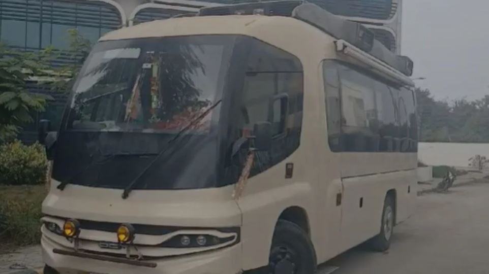 प्रशांत किशोर की वैनिटी वैन की जांच में पाई गईं ये खामियां, हुई जब्त