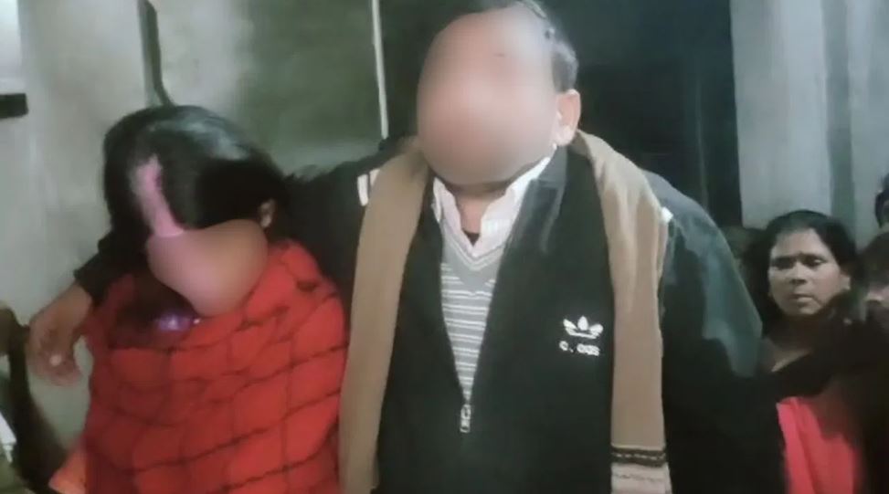 प्रेमिका से मिलने पहुंचा प्रेमी, गांववालों ने पकड़ा... फिर भरवाई मांग