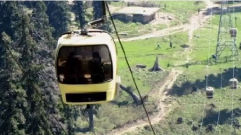 गुलमर्ग में गोंडोला केबल की तार टूटी, 20 केबिन हवा में लटकीं, 120 पर्यटक फंसे