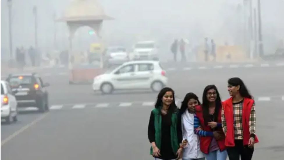 दिन में गर्मी, रात में ठंडी दिल्ली में मौसम बदल रहा रोज नए रंग