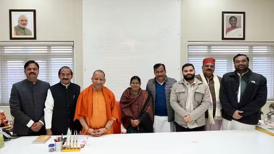 गोलीकांड के बाद मुख्यमंत्री योगी से मिले लखीमपुर खीरी के छह विधायक
