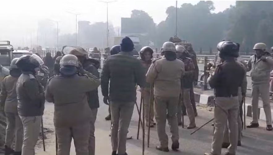 रुड़की: हिस्ट्रीशीटर को छुड़ाने पहुंची भीड़ का कोतवाली में हंगामा