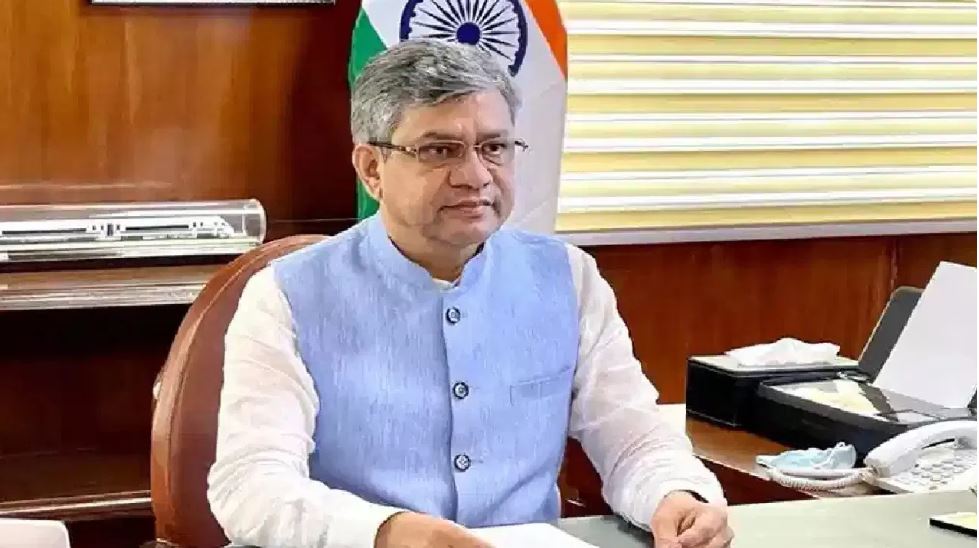 मोदी सरकार का कर्मचारियों को तोहफा, आठवें वेतन आयोग के गठन को मंजूरी