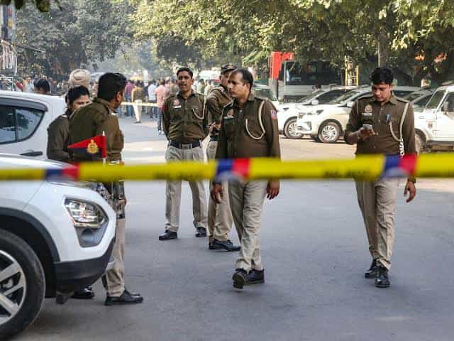 दिल्ली की यूनिवर्सिटी में बवाल, एसएफआई का दावा- शिवरात्रि पर नॉनवेज की वजह से पीटा गया
