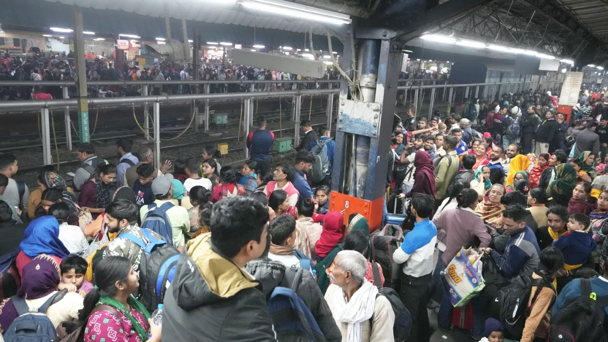 नई दिल्ली स्टेशन पर भगदड़ में 18 की मौत, 20 घायल; हताहतों के लिए मुआवजे का एलान