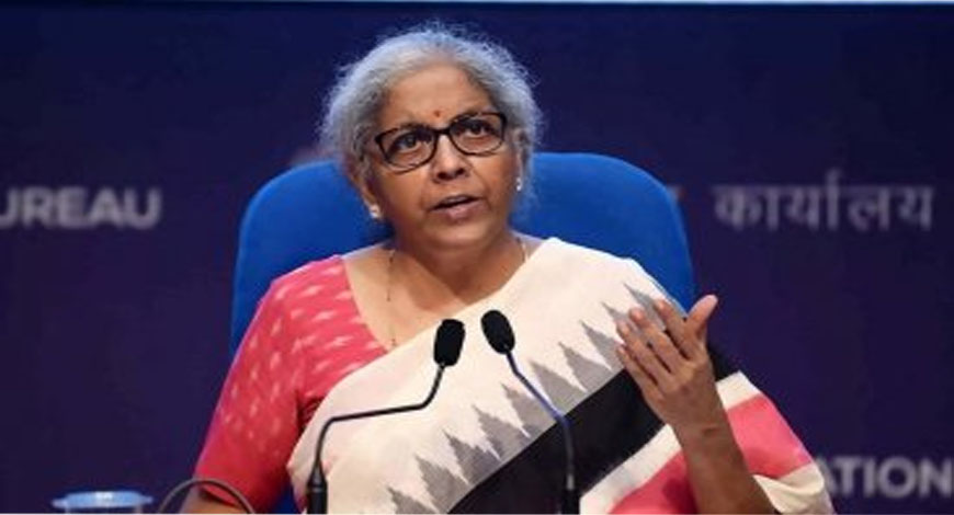  'बाजार तय करता है रुपये की कीमत, नहीं आई गिरावट'- सीतारमण