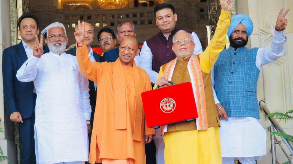 योगी सरकार ने पेश क‍िया 8 लाख 8 हजार 736 करोड़ रुपये का बजट