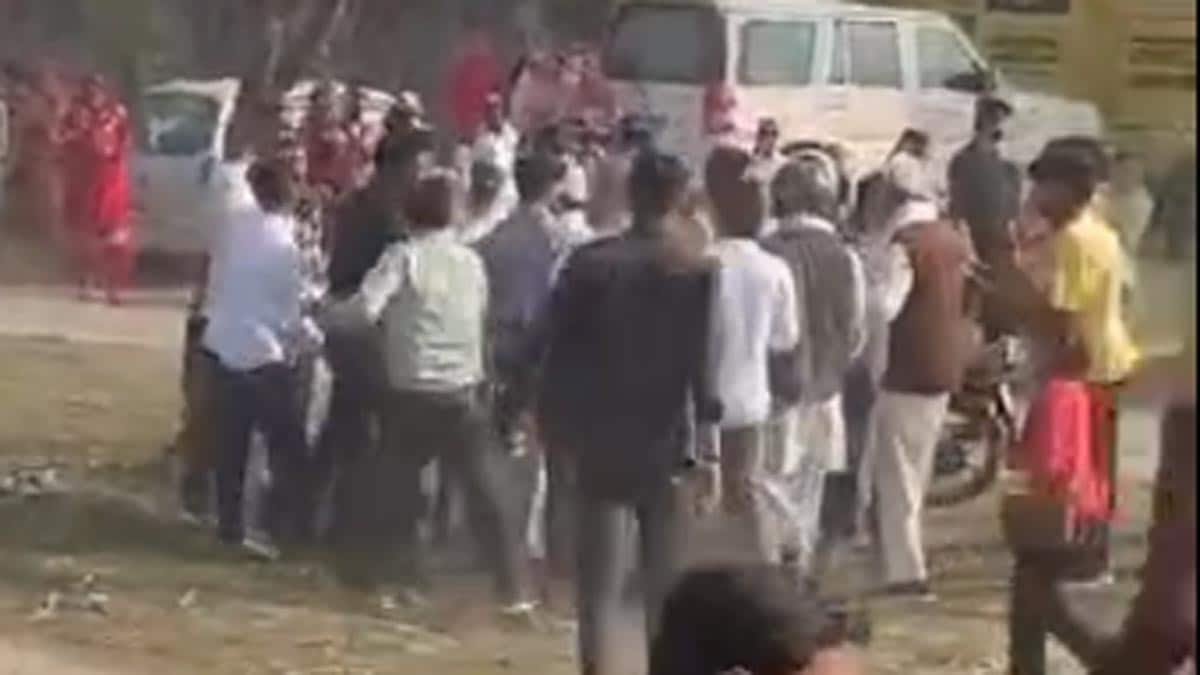 बिजनौर: शादी में खाने में देरी होने पर दूल्हा-दुल्हन पक्ष में हुई मारपीट