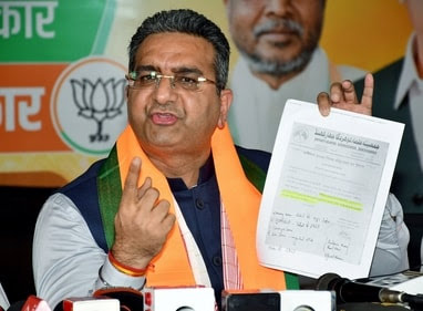 'केजरीवाल रच रहे भ्रष्टाचारी षड्यंत्र', बीजेपी ने आप पर लगाए गंभीर आरोप