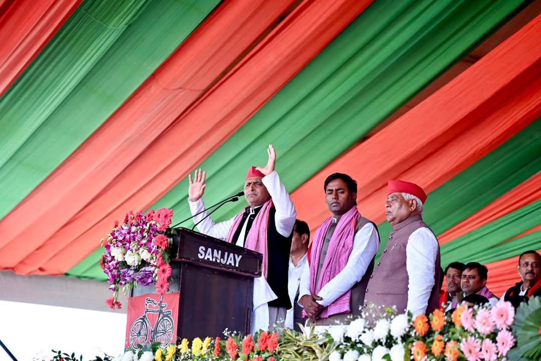 वस्त्र से नहीं विचार से योगी होते हैं, जो सच छिपाए वो योगी नहीं-अखिलेश
