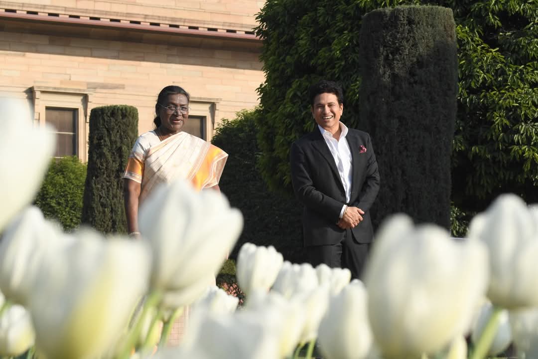  राष्ट्रपति भवन में राष्ट्रपति द्रौपदी मुर्मू से मिले पूर्व क्रिकेटर सचिन तेंदुलकर