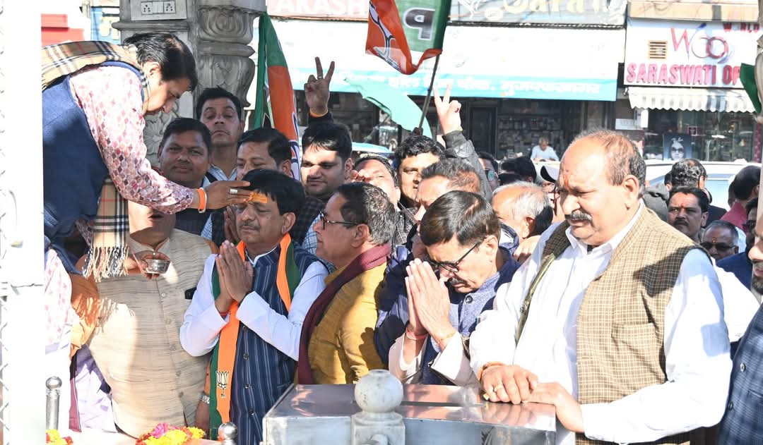 मुजफ्फरनगर: दिल्ली में पूर्ण बहुमत मिलने पर भाजपाईयों ने मनाया जश्न