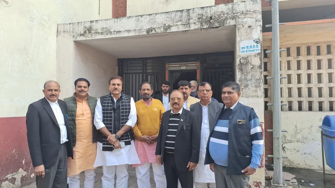 पंचायत में बवाल मामले में पूर्व विधायक समेत छह आरोपी कोर्ट में पेश