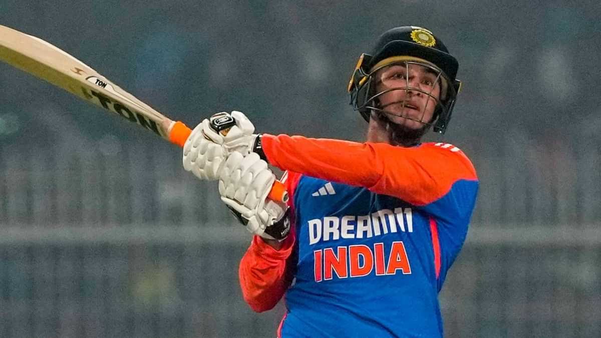 मुंबई टी20: इंग्लैंड के खिलाफ अभिषेक शर्मा ने 37 गेंदों में जड़ा शतक