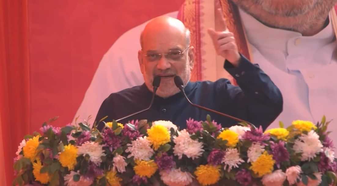 यमुना में डुबकी लगाने से केजरीवाल का कटआउट भी बीमार, एम्स में बेचारा- शाह