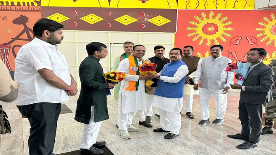 रायपुर पहुंचे प्रहलाद जोशी, केंद्र सरकार के बजट प्रावधानों पर करेंगे विस्तार से चर्चा