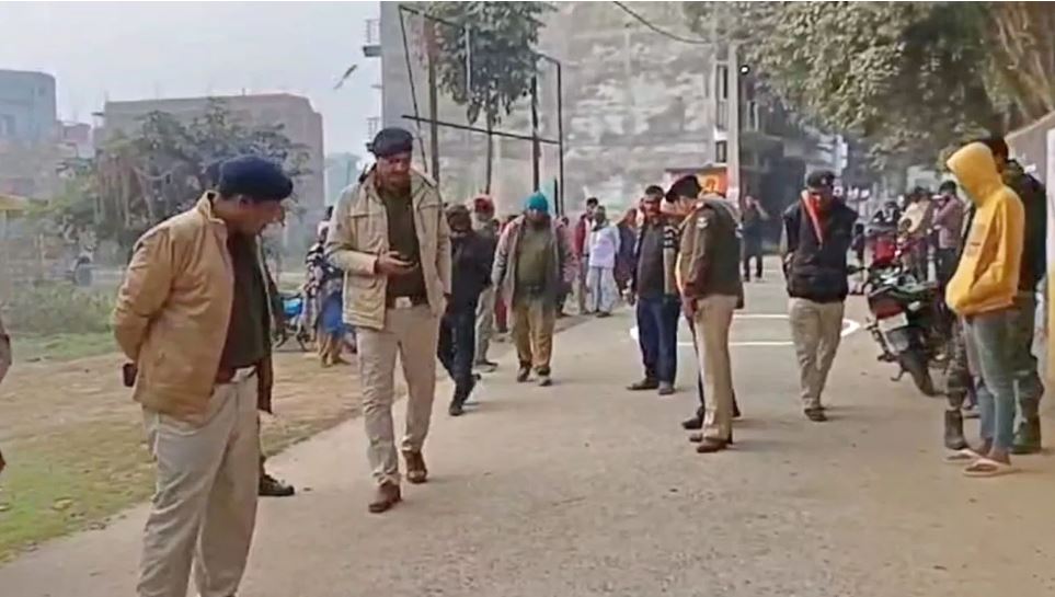 बेतिया में पत्नी के सामने पति की हत्या, बदमाशों ने पहले चाकू घोंपा; फिर मारी गोली