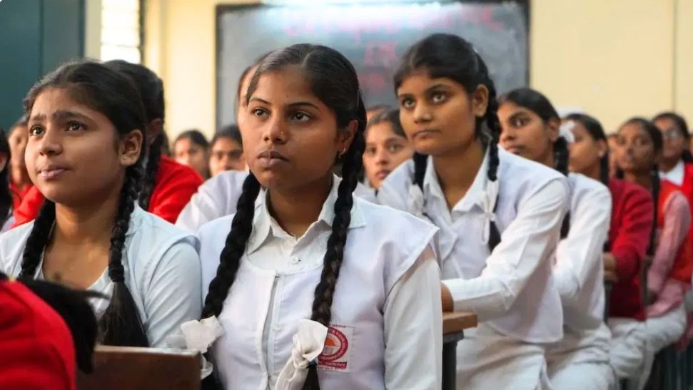 छात्राओं को झारखंड सरकार की सौगात, हर महीने मिलेंगे 1000 रुपये