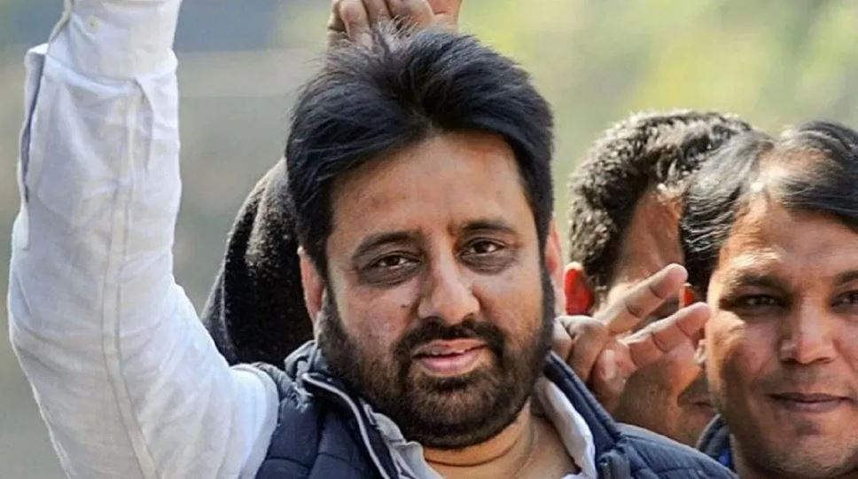 अमानतुल्लाह खान की गिरफ्तारी पर रोक, कोर्ट ने जांच में शामिल होने को कहा