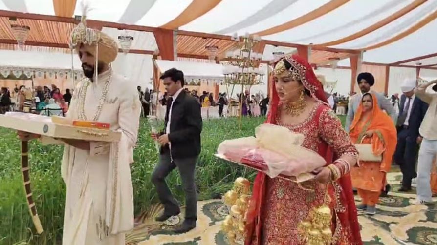 कनाडा से पंजाब लौटे कपल की अनोखी शादी, दूल्हा नहीं, बरात लेकर पहुंची दुल्हन