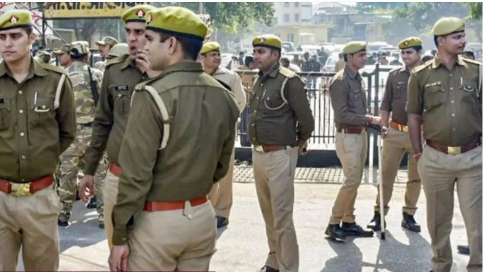 नोएडा में 10वीं पास युवक ने खोली फाइनेंस कंपनी, सैकड़ों लोगों को ठगा