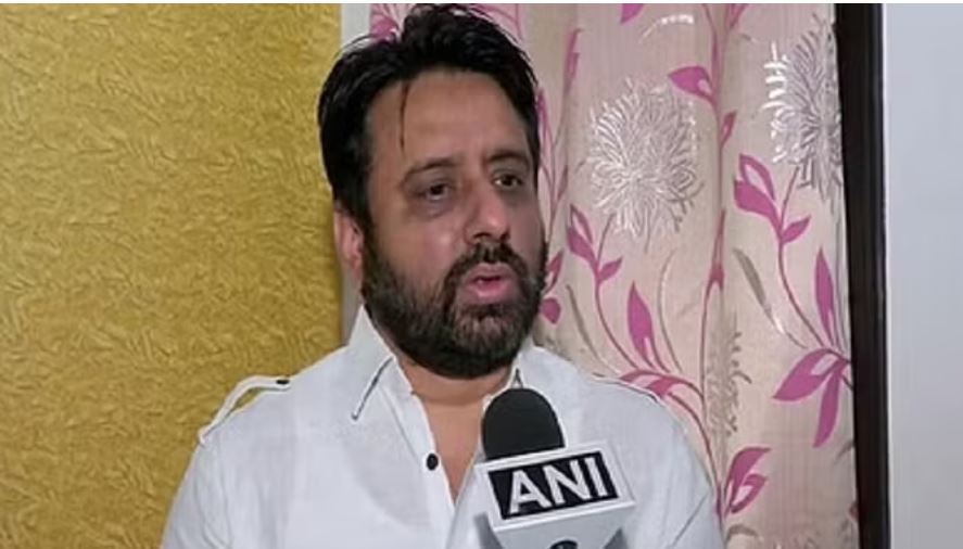 अमानतुल्लाह की तलाश में पुलिस, गिरफ्तारी से बचने के लिए आप विधायक ने कोर्ट से लगाई गुहार