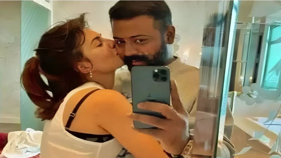 वैलेंटाइन पर सुकेश ने जैकलीन को गिफ्ट में दिया करोड़ों का तोहफा