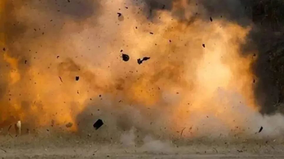 जम्मू के अखनूर में एलओसी के पास आईईडी ब्लास्ट, दो जवान शहीद