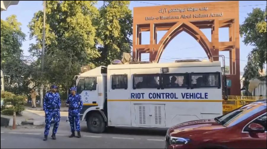 जामिया छात्रों ने वीसी पर लगाए गंभीर आरोप, क्लासेज का किया बहिष्कार