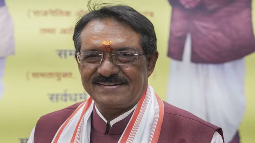 दिल्ली: भाजपा नेताओं का प्रतिनिधिमंडल निर्वाचन अधिकारी के दफ्तर पहुंचा