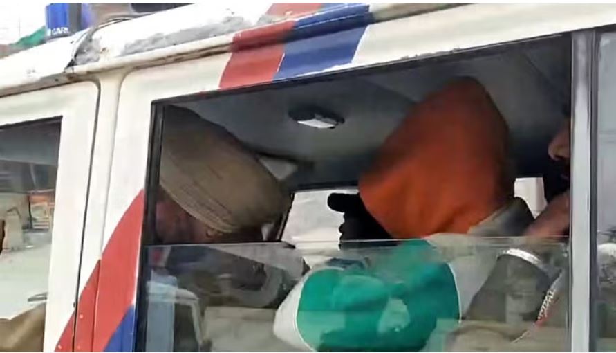 1.20 करोड़ खर्च कर यूएस गए दो भाई, डिपोर्ट होकर लौटे तो पुलिस ने किया गिरफ्तार