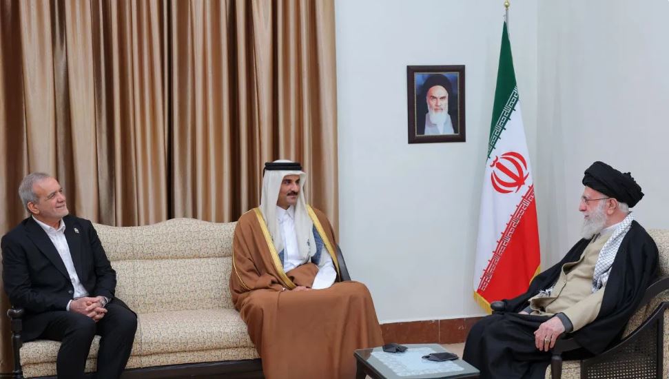 भारत से लौटते ही ईरान पहुंच गए कतर के अमीर, सुप्रीम लीडर खामेनेई से हुई बात