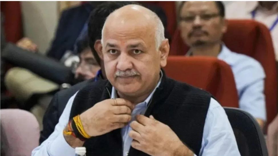 सिसोदिया के पंजाब के स्कूल जाने पर बढ़ा विवाद, टीचर्स एसोसिएशन ने जताया ऐतराज