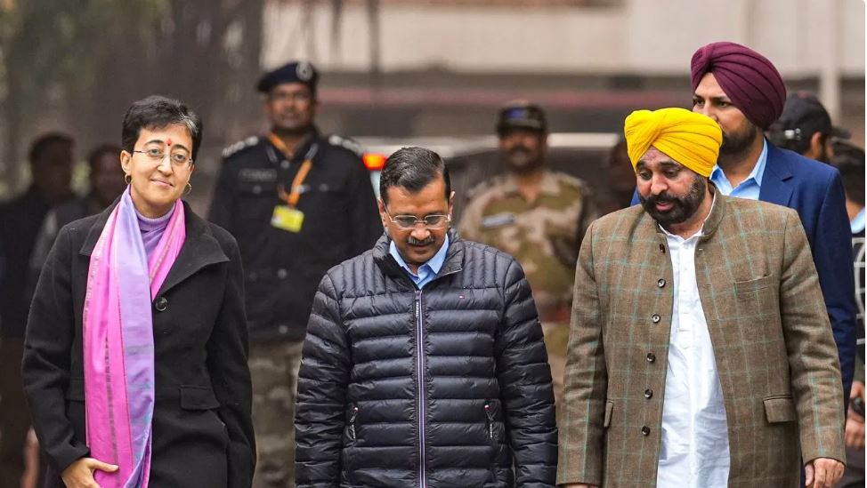 पंजाब सरकार की दिल्ली में बड़ी बैठक, मुख्यमंत्री-मंत्री समेत सभी सांसद-विधायकों से मिले केजरीवाल
