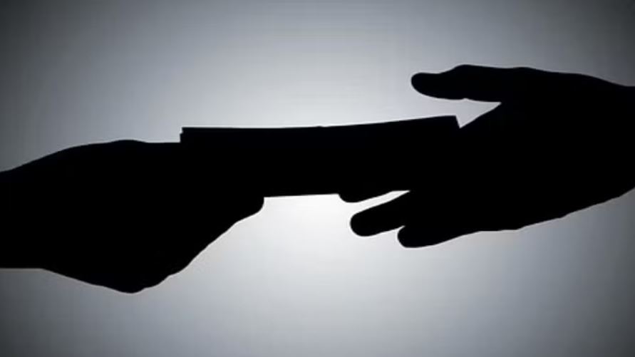 हिमाचल: खंड विकास अधिकारी 10 हजार रुपये की रिश्वत लेते रंगे हाथ गिरफ्तार