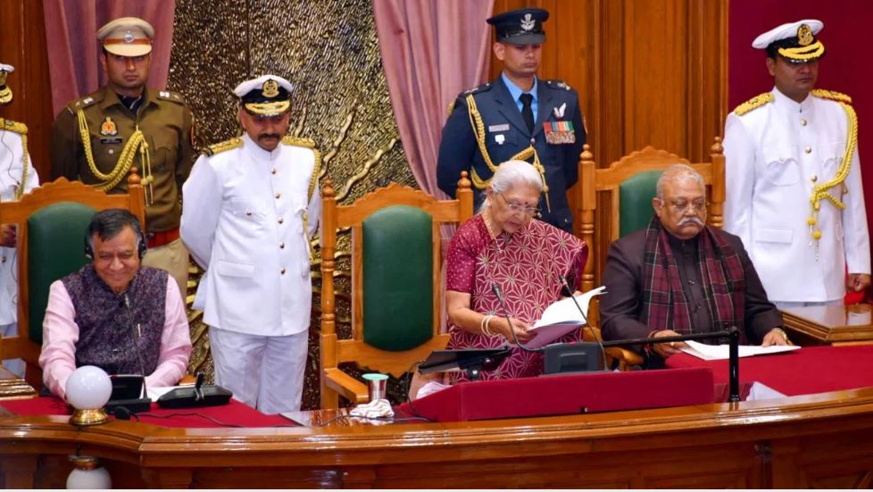 महाकुंभ भगदड़ पर सपा का जोरदारा हंगामा, पूरा अभिभाषण भी नहीं पढ़ पाईं राज्यपाल