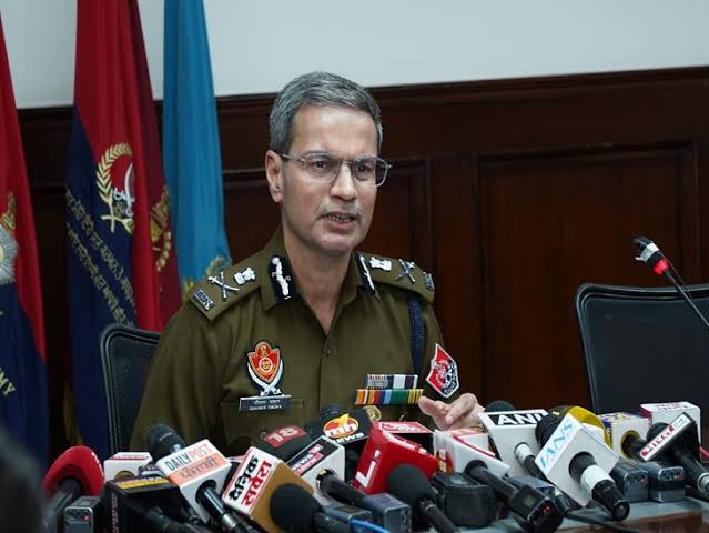 पंजाब में 52 पुलिस अधिकारी बर्खास्त