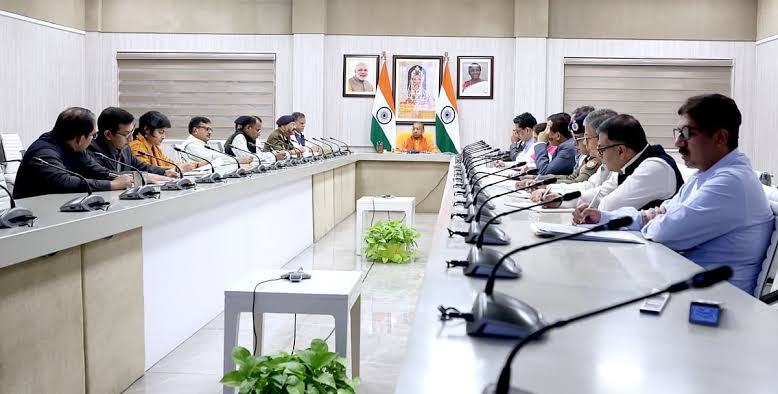 जन आस्था को पूरा सम्मान, अराजकता स्वीकार नहीं: योगी