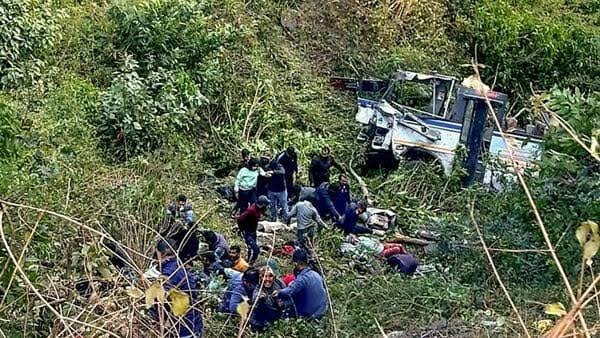 गुजरात: बस खाई में गिरने से 5 तीर्थयात्रियों की मौत, कई घायल