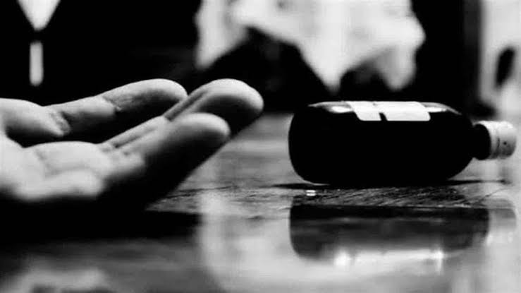 महिला ने बेटियों संग खाया जहरीला पदार्थ, मां-बेटी की मौत, बेटी गंभीर
