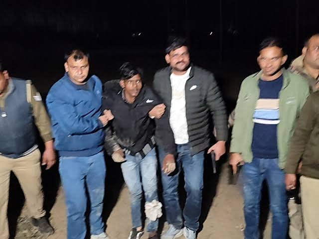 पुलिस मुठभेड़ में गोली लगने से शातिर बदमाश घायल