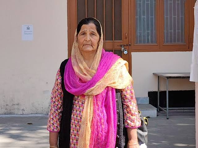 महिला ने सुप्रीम कोर्ट से मांगी इच्छामृत्यु, एडीएम एफ पर लगाया उत्पीड़न का आरोप