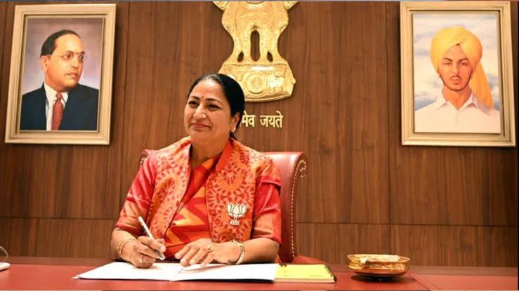 सीएम रेखा गुप्ता का पहला एक्शन, आतिशी सरकार के सभी निजी स्टाफ की छुट्टी