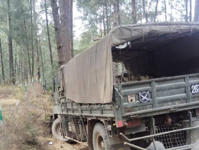 सुंदरबनी में भारतीय सेना की गाड़ी पर आतंकी हमला, कोई हताहत नहीं