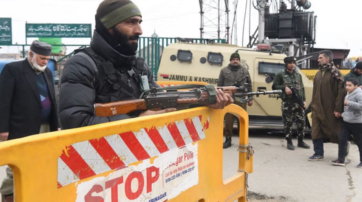 शोपियां-त्राल को दहलाने की आतंकी साजिशें नाकाम, सड़क किनारे रखे थे विस्फोटक