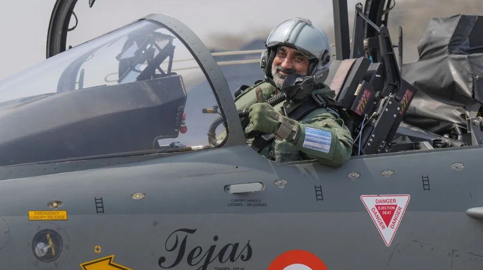 तेजस में थल सेनाध्यक्ष और वायु सेना प्रमुख ने एक साथ भरी उड़ान, पेश की नई मिसाल