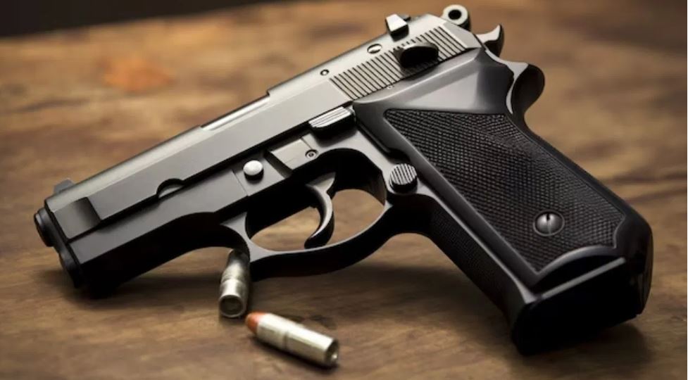 मणिपुर में सीआरपीएफ जवान ने कैंप पर की ताबड़तोड़ फायरिंग, दो की मौत, आठ घायल