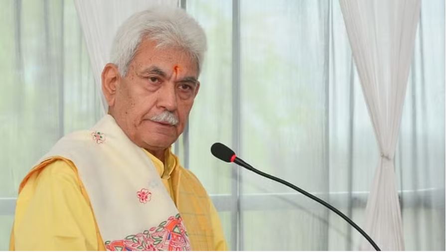 जम्मू-कश्मीर: आतंकवादी संगठन से संबंध के आरोप में तीन सरकारी कर्मचारी बर्खास्त