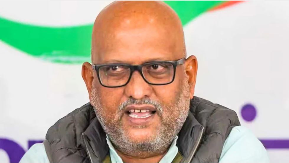दिल्ली में भगदड़ के लिए सरकार जिम्मेदार, इस्तीफा दें रेलमंत्री: अजय राय